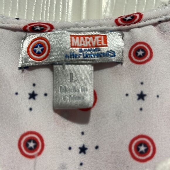 Marvel women’s Caption America sleeveless blouse size Large. - Picture 4 of 7